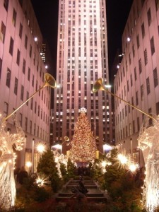 Weihnachtsbeleuchtung vor dem Empire State Building